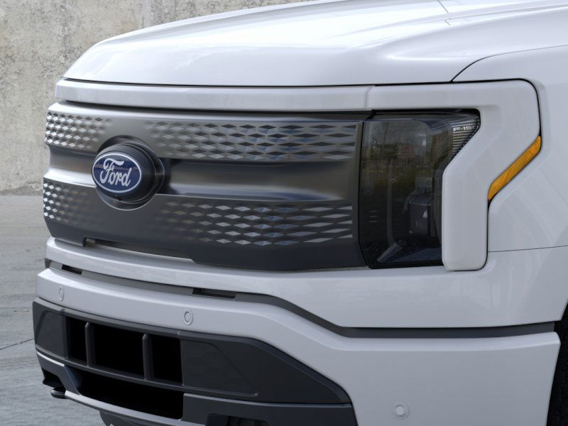 2025 Ford F-150 Lightning photo 17