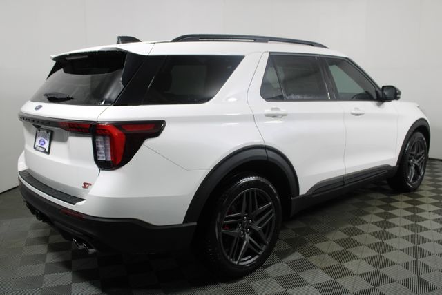 2025 Ford Explorer ST photo 2