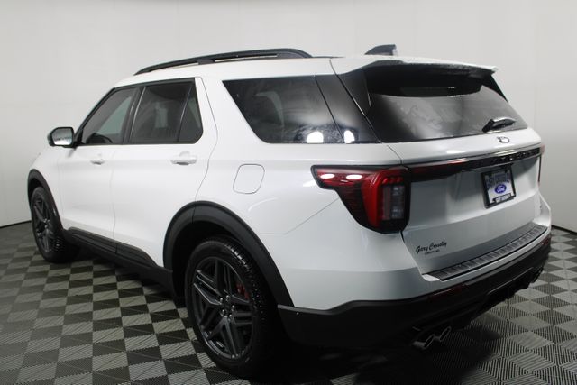 2025 Ford Explorer ST photo 4