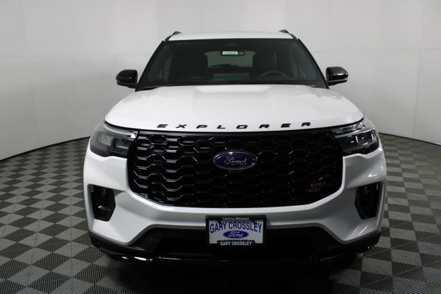 2025 Ford Explorer ST photo 2