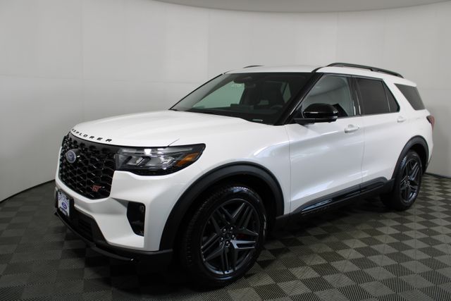 2025 Ford Explorer ST photo 3