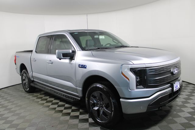 2025 Ford F-150 Lightning Lariat photo 2