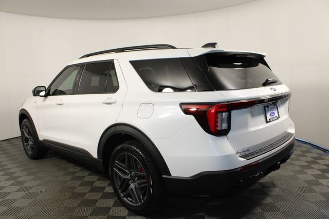 2025 Ford Explorer ST-Line photo 2