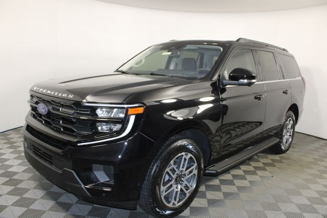 2025 Ford Expedition photo 3
