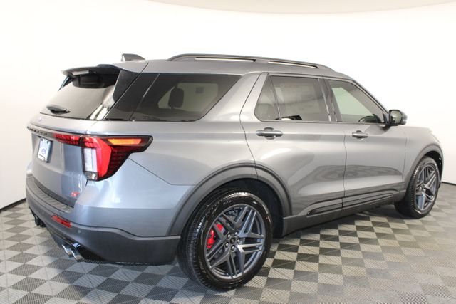 2025 Ford Explorer ST photo 2
