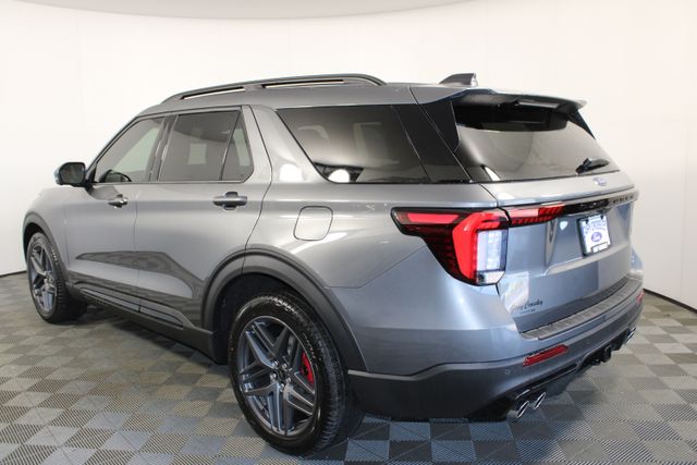 2025 Ford Explorer ST photo 4
