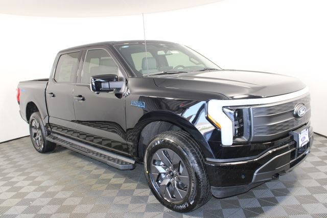 2025 Ford F-150 Lightning Lariat photo 2