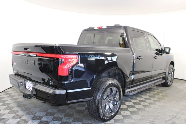 2025 Ford F-150 Lightning Lariat photo 3