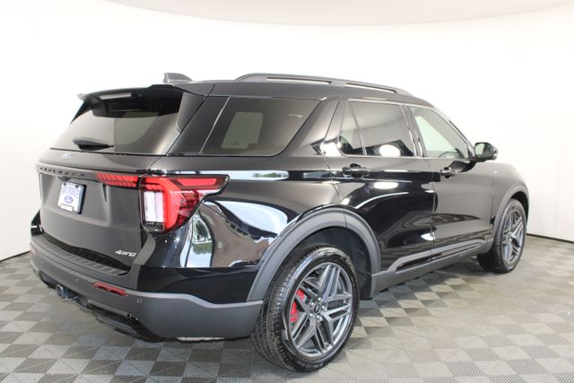 2025 Ford Explorer ST-Line photo 2