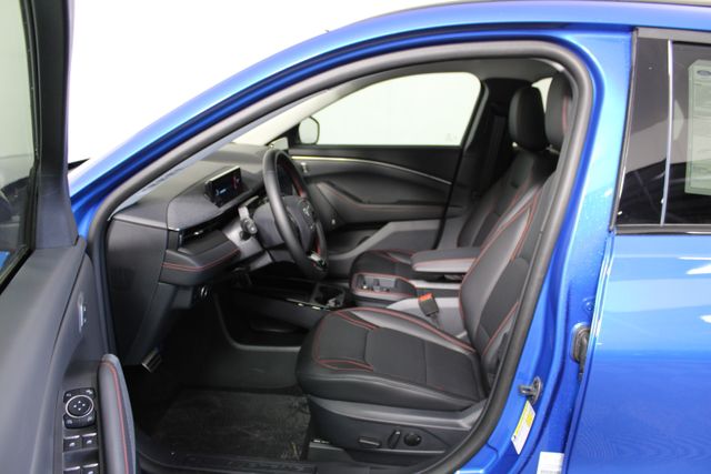 2025 Ford Mustang Mach-E Premium photo 13