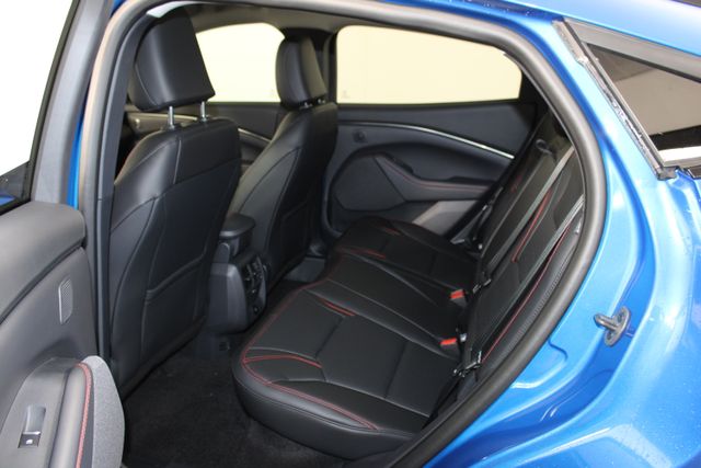 2025 Ford Mustang Mach-E Premium photo 14