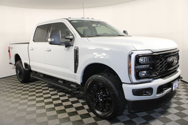 2025 Ford F-250 XLT photo 2