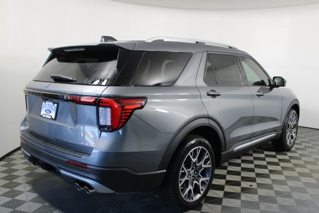 2025 Ford Explorer Platinum photo 2