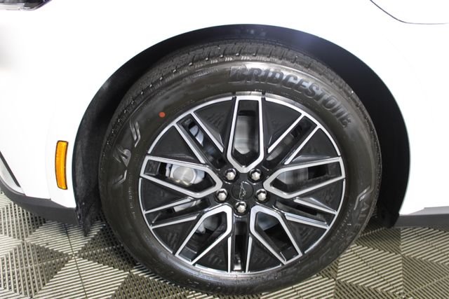 2025 Ford Mustang Mach-E Premium photo 7