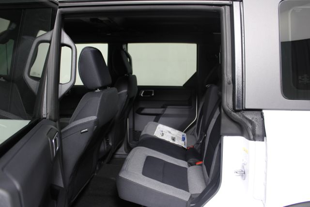 2025 Ford Bronco Base photo 16