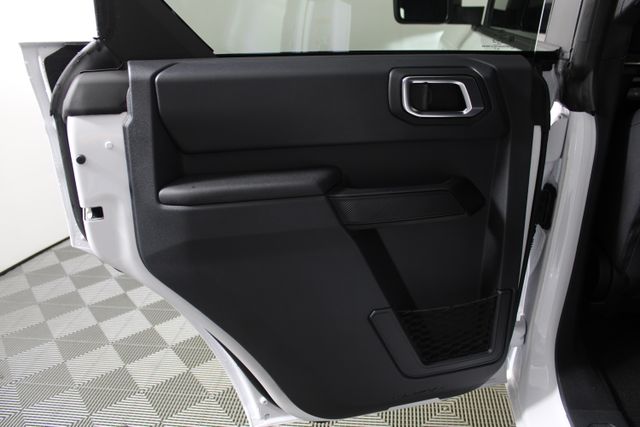 2025 Ford Bronco Base photo 17