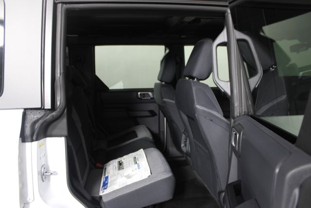 2025 Ford Bronco Base photo 19