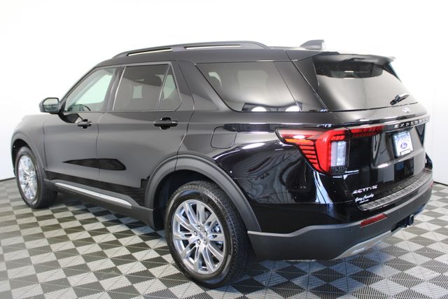 2025 Ford Explorer photo 3