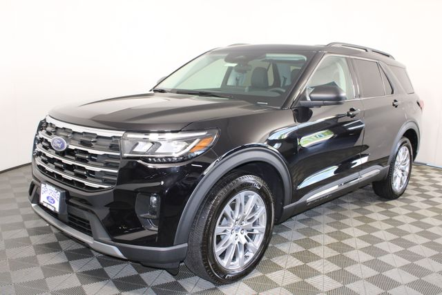 2025 Ford Explorer photo 4