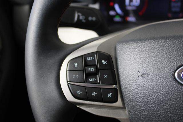 2025 Ford Explorer photo 10