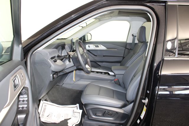 2025 Ford Explorer photo 14