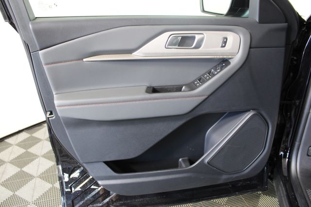 2025 Ford Explorer photo 15