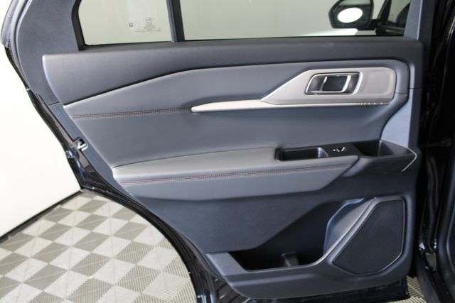 2025 Ford Explorer photo 17