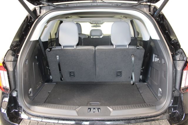 2025 Ford Explorer photo 18