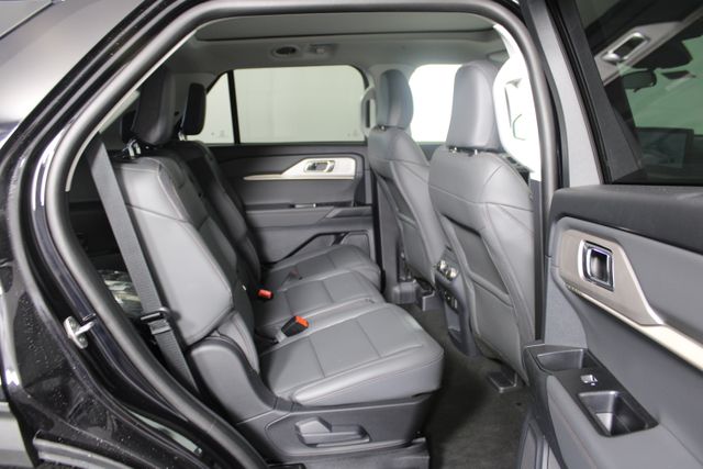 2025 Ford Explorer photo 19