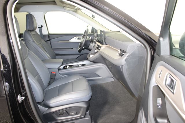 2025 Ford Explorer photo 21