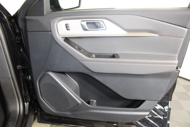 2025 Ford Explorer photo 22