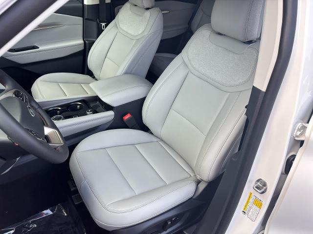 2025 Ford Explorer photo 13