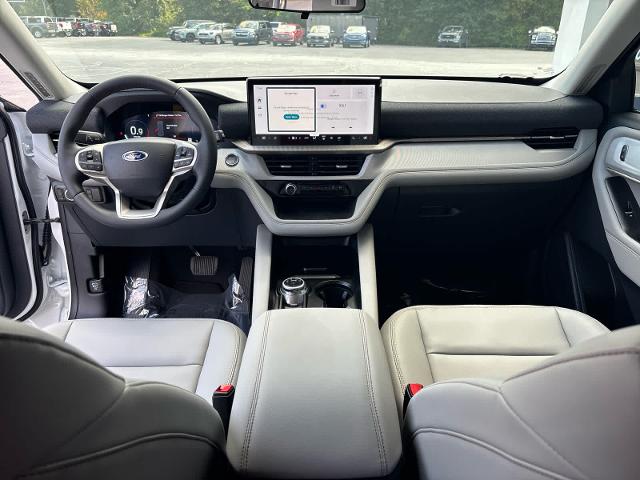 2025 Ford Explorer photo 17