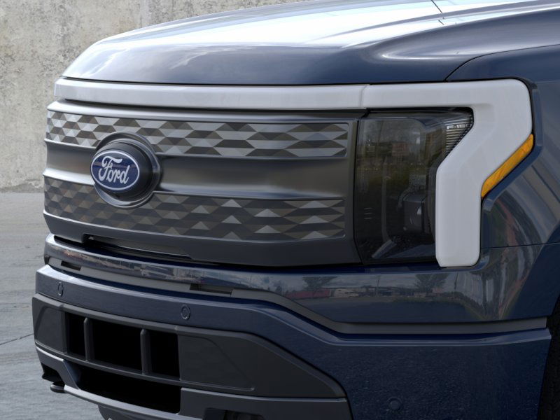 2025 Ford F-150 Lightning Lariat photo 16