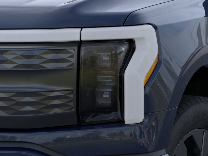 2025 Ford F-150 Lightning Lariat photo 17