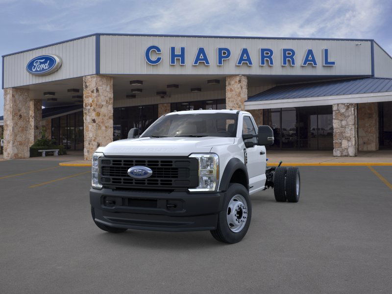 2025 Ford F-600 photo 2