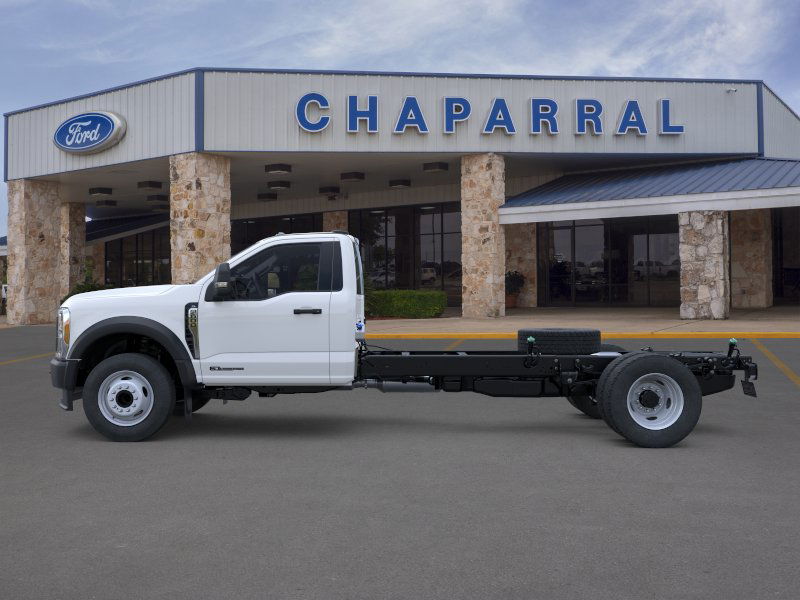 2025 Ford F-600 photo 3