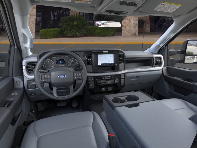 2025 Ford F-600 photo 9