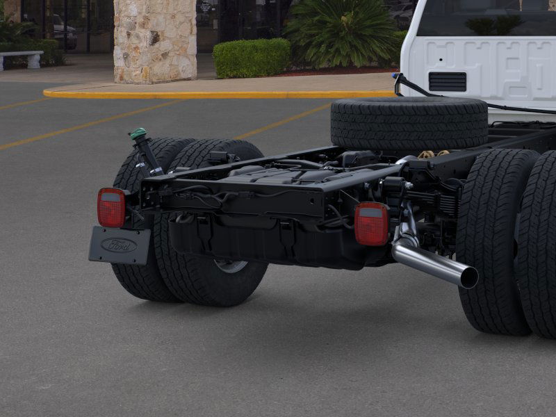 2025 Ford F-600 photo 21
