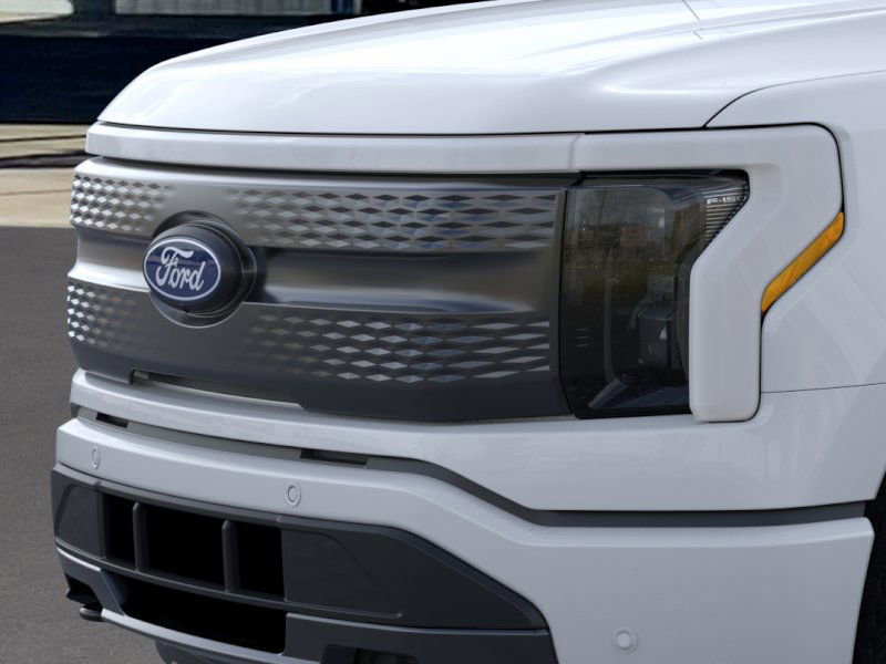 2025 Ford F-150 Lightning photo 17