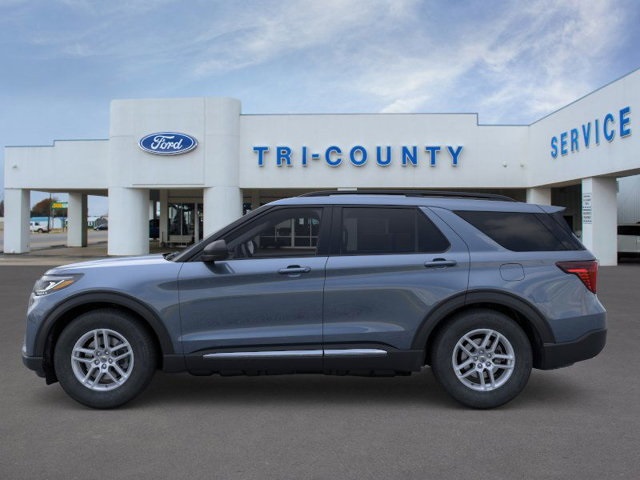 2025 Ford Explorer photo 2