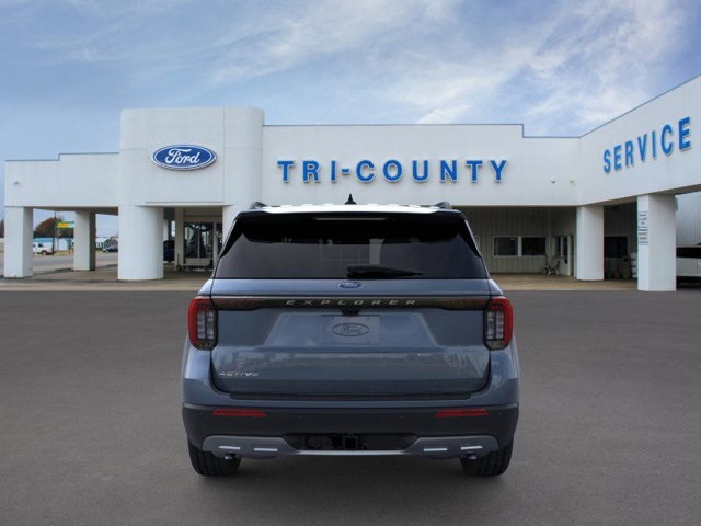 2025 Ford Explorer photo 4