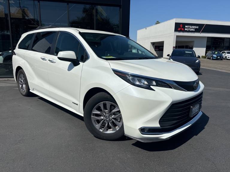 2021 Toyota Sienna XLE