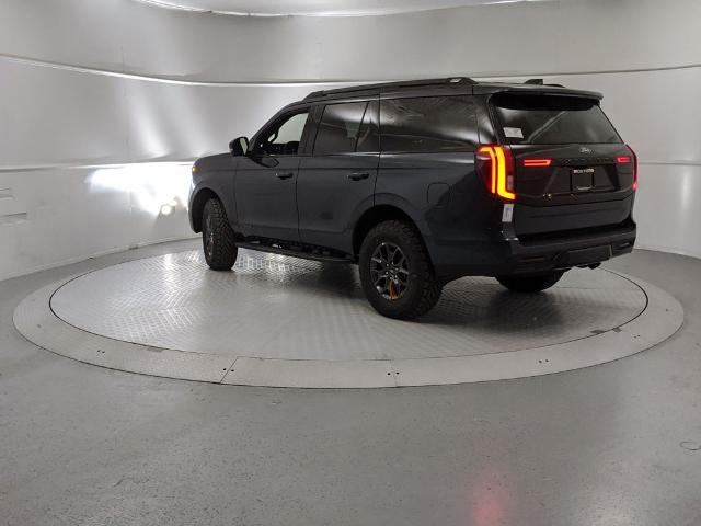 2025 Ford Expedition photo 2