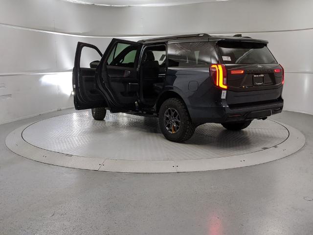 2025 Ford Expedition photo 8