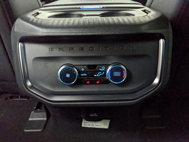 2025 Ford Expedition photo 14