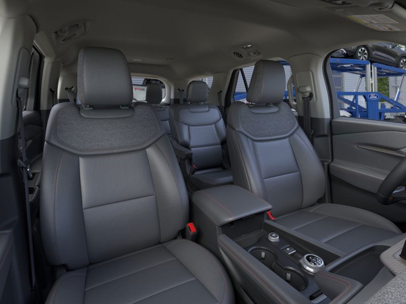 2025 Ford Explorer photo 2