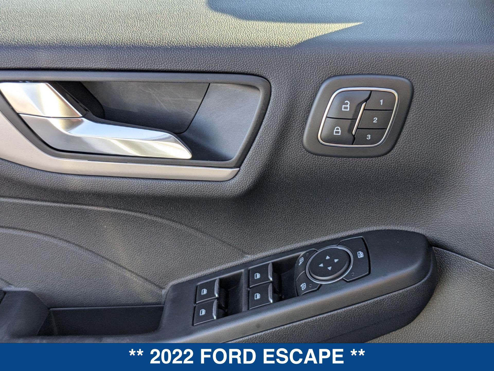 2022 Ford Escape SEL Plug-In Hybrid photo 11