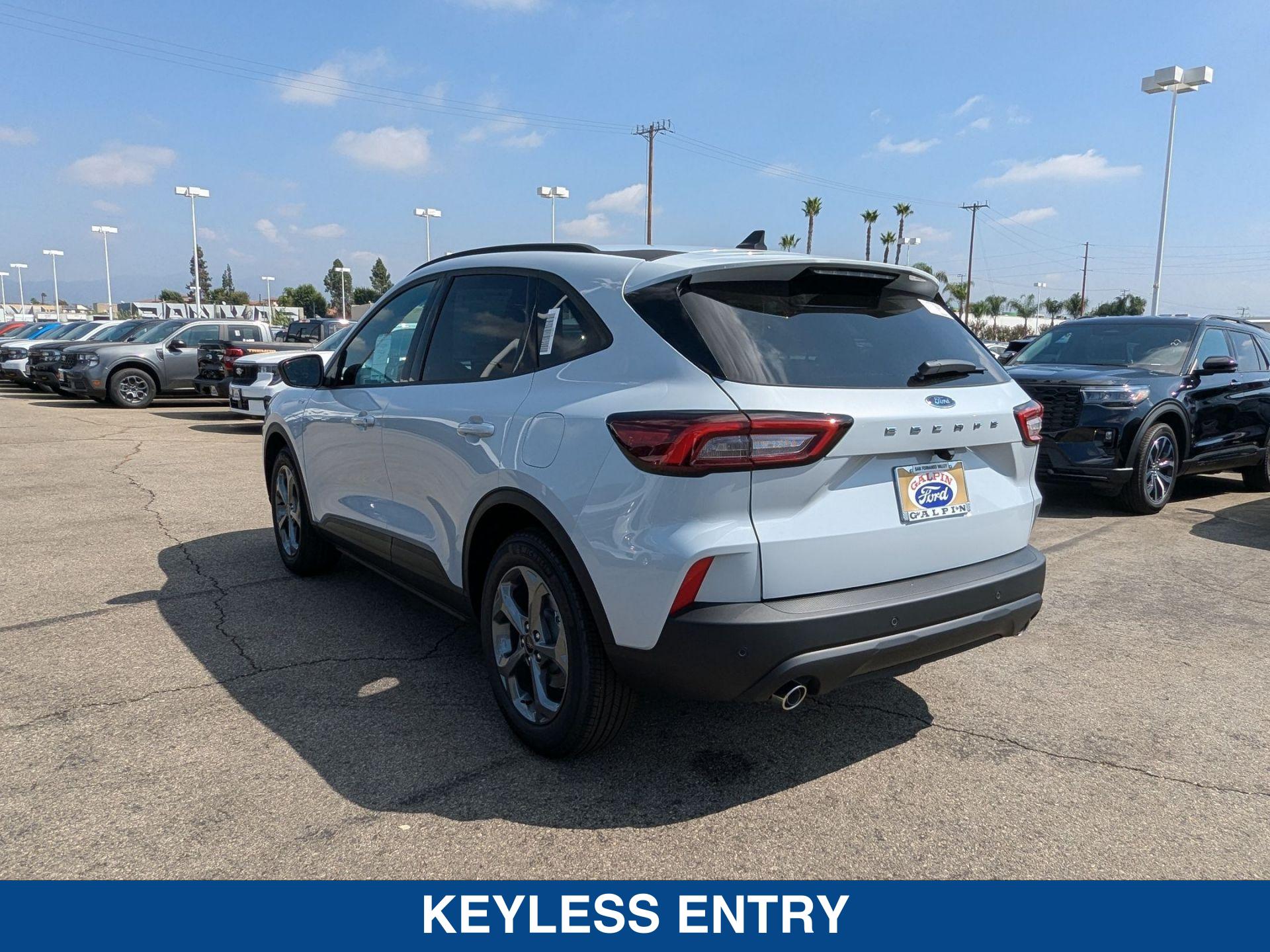2025 Ford Escape ST-Line photo 6
