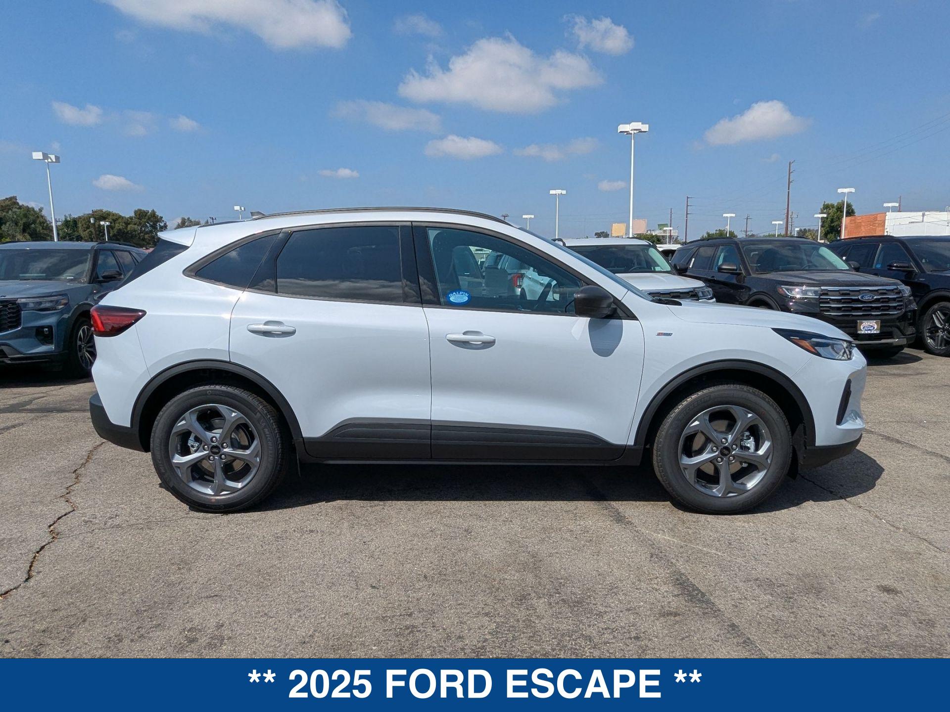 2025 Ford Escape ST-Line photo 9